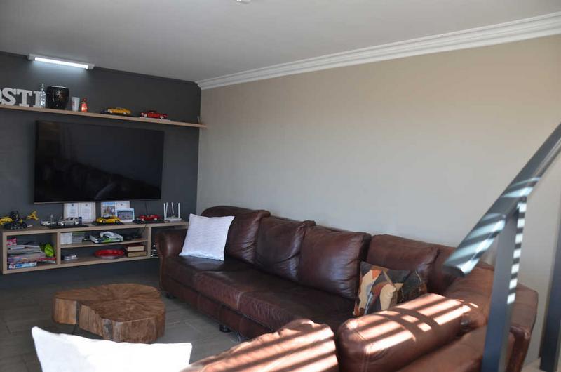 5 Bedroom Property for Sale in Island View Western Cape